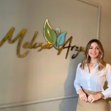 Dyt. Melisa Arzu — Diyetisyen, İstanbul. Portre fotoğrafı.
