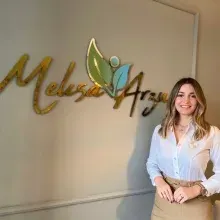 Dyt. Melisa Arzu — Diyetisyen, İstanbul. Portre fotoğrafı.