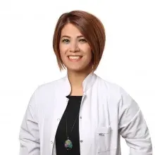 Uzm. Dr. Gülfer Akça — Çocuk Sağlığı Ve Hastalıkları, İlkadım, Samsun. Portre fotoğrafı.