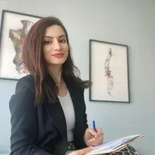 Fzt. Neslihan Güven — Fizyoterapi Ve Rehabilitasyon, Ankara. Portre fotoğrafı.