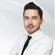 Uzm. Dr. Oğuz Yılmaz — Dermatoloji, Adana. Portre fotoğrafı.