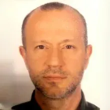 Dt. Kazım Levent Erdem — Diş Hekimi, Maltepe, İstanbul. Portre fotoğrafı.