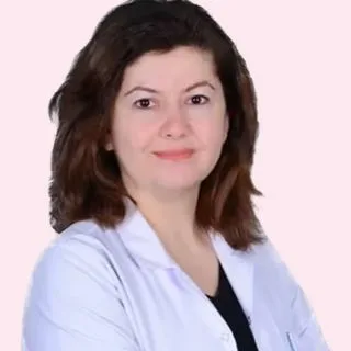 Uzm. Dr. Hatice Gözaçan — Göğüs Hastalıkları, Ataşehir, İstanbul. Portre fotoğrafı.