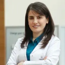 Doç. Dr. Özlem Mutluay Soyer — Gastroenteroloji, Beylikdüzü, İstanbul. Portre fotoğrafı.