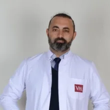Op. Dr. Oğuz Uğur — Kalp Ve Damar Cerrahisi, İstanbul. Portre fotoğrafı.