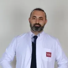 Op. Dr. Oğuz Uğur — Kalp Ve Damar Cerrahisi, İstanbul. Portre fotoğrafı.