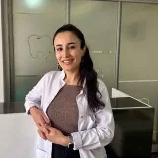 Dt. Tuğba Aslan — Diş Hekimi, Aydın. Portre fotoğrafı.