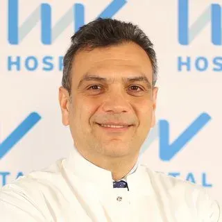 Prof. Dr. Ahmet Özkara — Kalp Ve Damar Cerrahisi, Beşiktaş, İstanbul. Portre fotoğrafı.