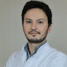 Op. Dr. Bekir Ünal — Plastik Rekonstrüktif Ve Estetik Cerrahi, Ankara. Portre fotoğrafı.
