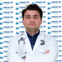 Uzm. Dr. Mehmet Akif Küçüksarı — İç Hastalıkları, İstanbul. Portre fotoğrafı.