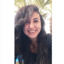 Dyt. Burcu Kırmızı — Diyetisyen. Portre fotoğrafı.