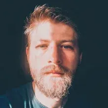 Psk. Emre Ayata — Psikoloji, İstanbul. Portre fotoğrafı.