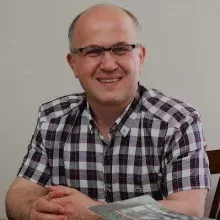 Prof. Dr. Cengiz Başoğlu — Psikiyatri, Kadıköy, İstanbul. Portre fotoğrafı.
