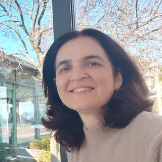 Doç. Dr. Ayşe Kılınçaslan — Çocuk ve Ergen Psikiyatrisi, İstanbul. Portre fotoğrafı.