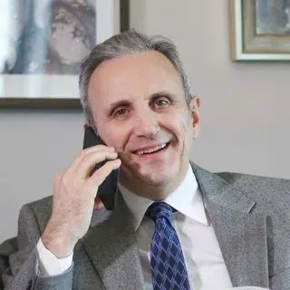 Prof. Dr. Tarık Kızıltan — Kalp Ve Damar Cerrahisi, İstanbul. Portre fotoğrafı.