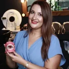 Dr. Dt. Zeynep Balat — İstanbul. Portre fotoğrafı.