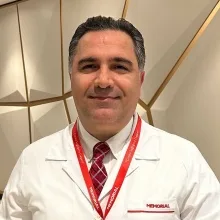 Prof. Dr. Nihat Aksakal — Genel Cerrahi, İstanbul. Portre fotoğrafı.