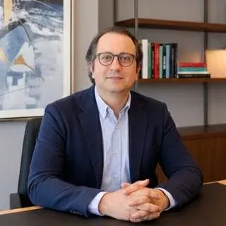 Uzm. Dr. Burak Toprak — Psikiyatri, Kadıköy, İstanbul. Portre fotoğrafı.