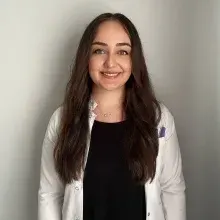 Fzt. Büşra Arısüt — Fizyoterapi Ve Rehabilitasyon. Portre fotoğrafı.