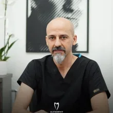 Dt. Barbaros Alemdar — Diş Hekimi, Kocaeli. Portre fotoğrafı.