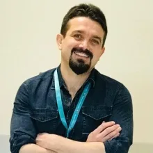 Doç. Dr. Emre Bilgin — Beyin Ve Sinir Cerrahisi, Adana. Portre fotoğrafı.