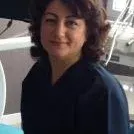 Dt. Emine Akgün — Diş Hekimi, İzmir. Portre fotoğrafı.