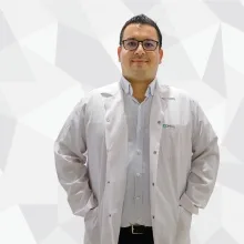 Op. Dr. Tevfik Eker — Genel Cerrahi. Portre fotoğrafı.