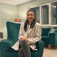 Psk. Serra Karaön — Psikoloji, İstanbul. Portre fotoğrafı.