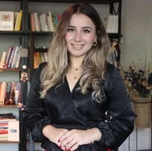 Psk. Gülşah Demir — Psikoloji, Şişli, İstanbul. Portre fotoğrafı.