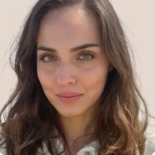 Kl. Psk. Cansu Güney — Psikoloji, Kadıköy, İstanbul. Portre fotoğrafı.