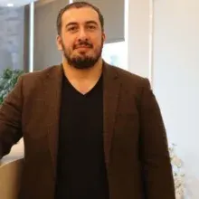 Uzm. Dr. Sabir Hasanbeyzade — Dermatoloji, Ankara. Portre fotoğrafı.