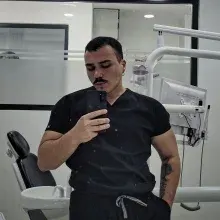 Dt. Kaan Cenk Çağlar — Diş Hekimi, İstanbul. Portre fotoğrafı.