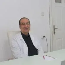 Uzm. Dr. Hasan Kurt — Dermatoloji, Çukurova, Adana. Portre fotoğrafı.