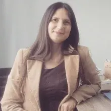Uzm. Dr. Alev Büyükkınacı — Psikiyatri, Bursa. Portre fotoğrafı.