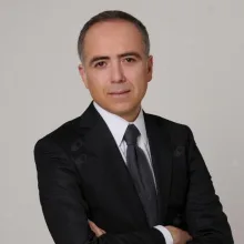 Prof. Dr. Altan Atakan Özcan — Göz Hastalıkları, Adana. Portre fotoğrafı.