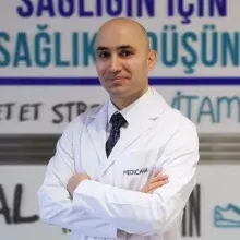 Dr. İsmail Alay — Kadın Hastalıkları Ve Doğum, Bahçelievler, İstanbul. Portre fotoğrafı.