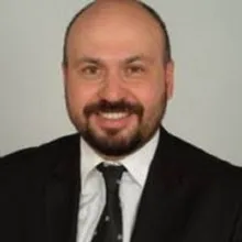 Dr. Dt. Evren Ermiş — İstanbul. Portre fotoğrafı.