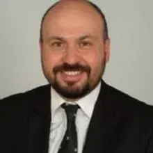 Dr. Dt. Evren Ermiş — İstanbul. Portre fotoğrafı.