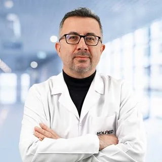 Uzm. Dr. Melih Yıldırım — İç Hastalıkları, Amasya. Portre fotoğrafı.