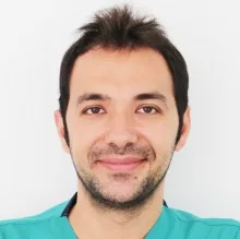 Dr. Dt. Bayram Fatih Efeoğlu — İzmir. Portre fotoğrafı.