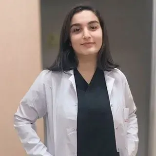 Dkt. Elif Safalı — Dil ve Konuşma Terapisi, Antalya. Portre fotoğrafı.