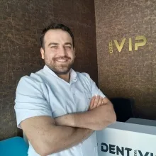 Dr. Öğr. Üyesi Abdurahman Küçükönder — Ortodonti, Kahramanmaraş. Portre fotoğrafı.