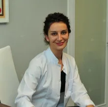 Op. Dr. Gamze Bektaş — Plastik Rekonstrüktif Ve Estetik Cerrahi, İstanbul. Portre fotoğrafı.