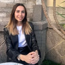 Psk. Dilan Çavuş — Psikoloji, İzmir. Portre fotoğrafı.