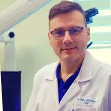 Doç. Dr. Berk Gürpınar — Kulak Burun Boğaz, İstanbul. Portre fotoğrafı.