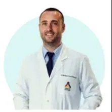 Doç. Dr. Kemal Özülken — Göz Hastalıkları, Yenimahalle, Ankara. Portre fotoğrafı.