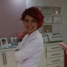 Dt. Bahar Karaoğlu Taşdemir — Diş Hekimi, Eskişehir. Portre fotoğrafı.