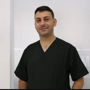 Dr. Dt. Hamdi Albayrak — Sakarya. Portre fotoğrafı.