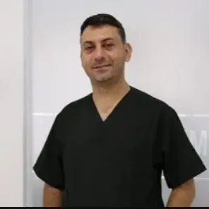 Dr. Dt. Hamdi Albayrak — Sakarya. Portre fotoğrafı.