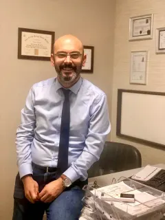 Doç. Dr. Önder Karabay profilinde yer alan galeri fotoğrafı.